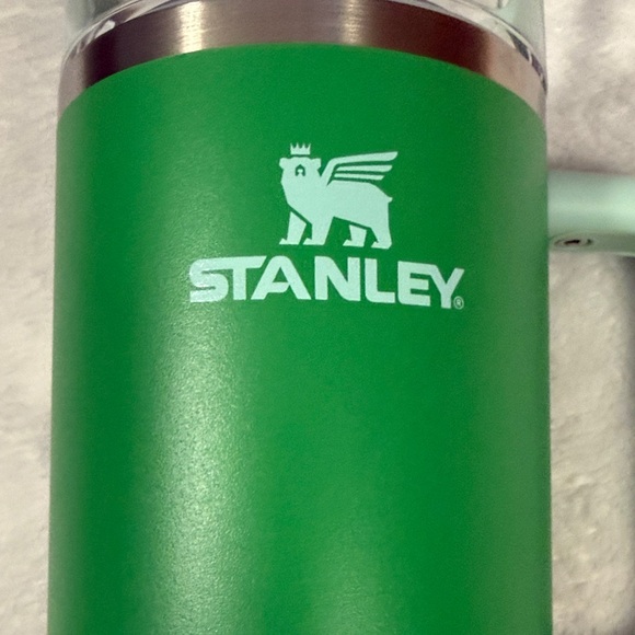 Stanley Emerald Green Travel quencher Tumbler with Handle - Picture 2 of 10